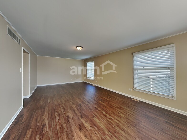 Building Photo - 2407 Joe Adler Dr