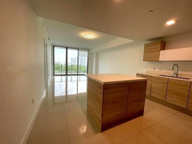 Building Photo - 16385 Biscayne Blvd