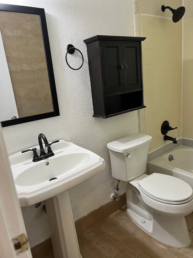 Building Photo - 2146 Golden Isle Ct