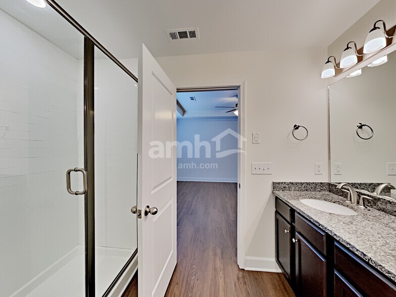 Building Photo - 4264 Longfellow Dr
