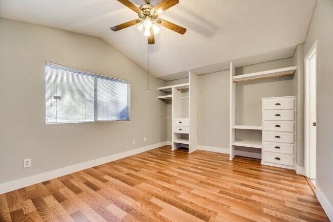 Building Photo - Charming 3-Bedroom Home with 2 Baths in Prime Fort Worth Location