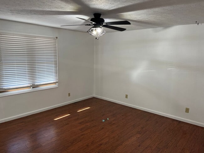 Building Photo - Three Bedroom 2 Bath Home in Bethalto with...