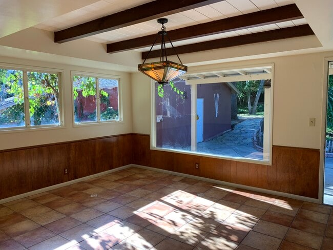 Building Photo - 2290 Canonita Dr