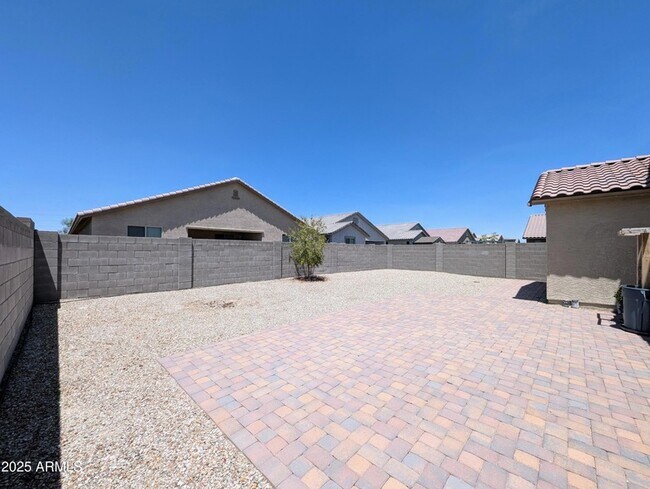 Building Photo - 6952 W Golden Ln
