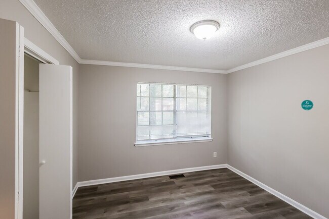 Building Photo - 1316 Airport Ln SW