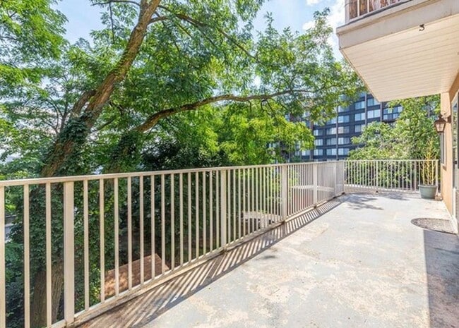 Building Photo - 10 Palisade Ave