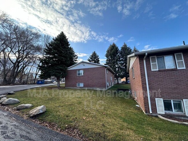 Building Photo - 1741 Holladay Blvd E