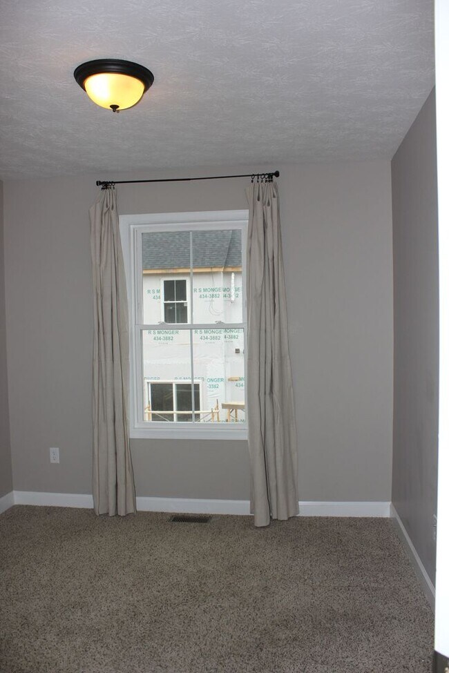 Building Photo - Cedar Point Townhouse for Rent!