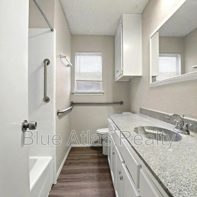 Building Photo - 6537 Meadowview Ln