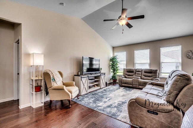 Building Photo - Beautiful Home for Rent 5 bed 3.5 bath