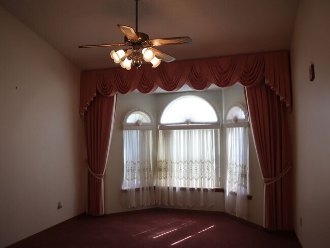 Building Photo - Beautiful Brick Home in Crystal Lakes Estate Call Carole Arcaro 386-216-4900 Deltona Lakes Realty