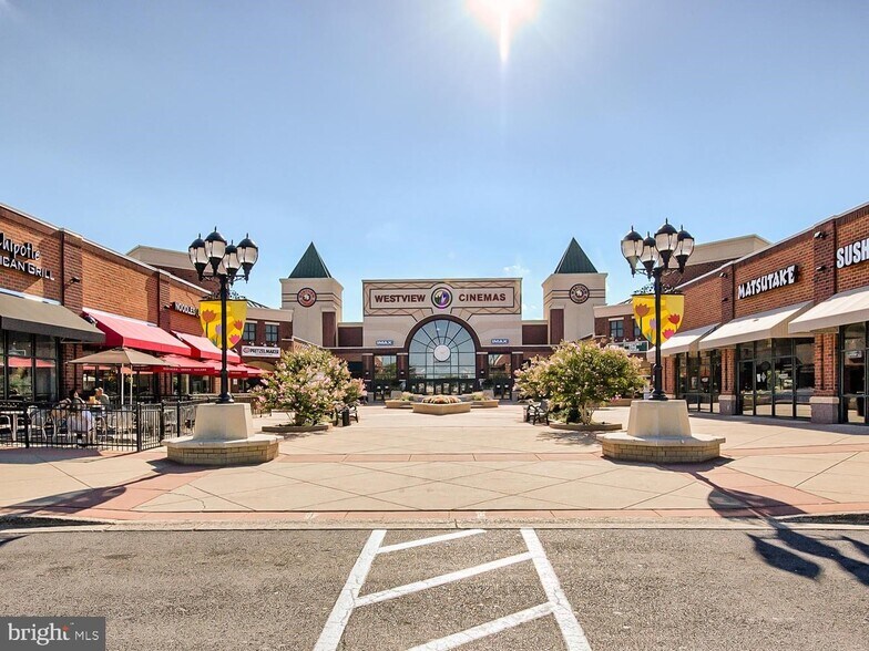 Building Photo - 6212 Adelay Ct W