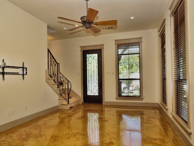 Building Photo - 2917 Rio Grande St