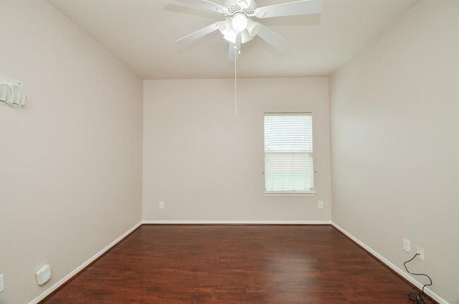 Building Photo - 2707 Roaring Oaks Ln