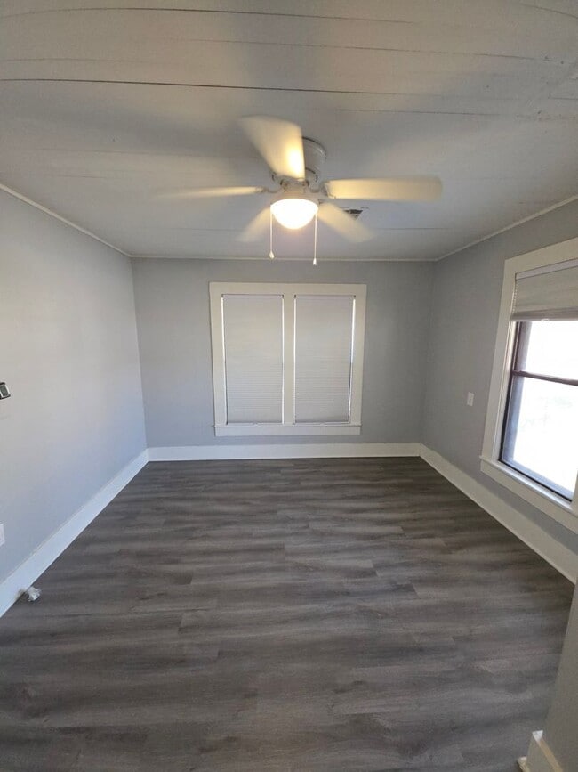 Building Photo - 418 E L St