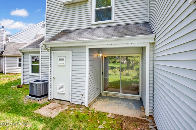 Building Photo - 6 Stowe Ct