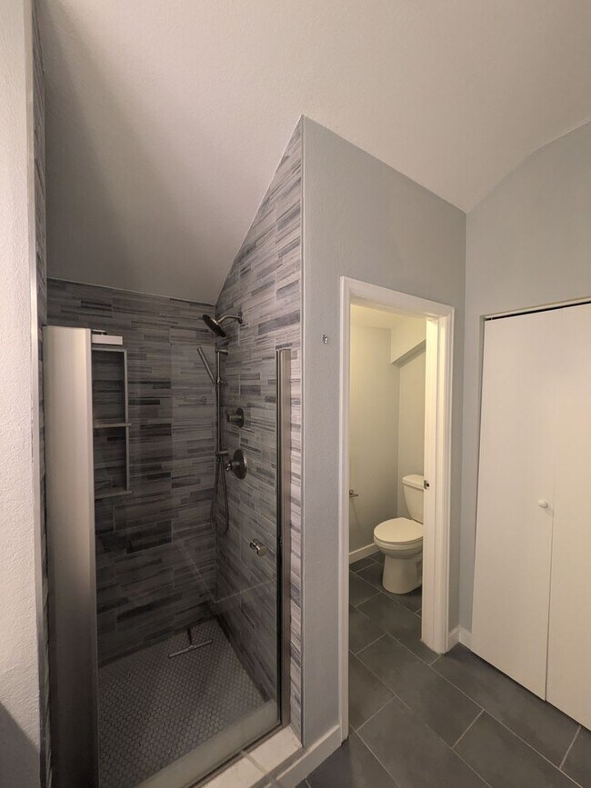 Building Photo - Capitol Hill Condo Living - 2 story with 2...