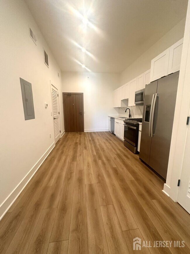 Building Photo - 195 Main St