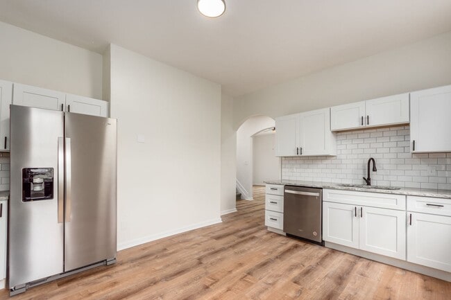 Building Photo - 865 Old Leonard Ave