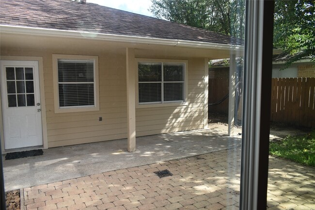 Building Photo - 16627 Gaeldom Dr