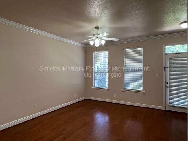 Building Photo - 306 E De Soto St
