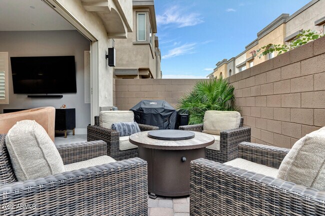 Building Photo - 7444 E Paraiso Dr
