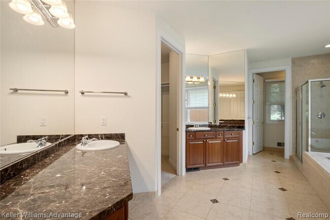 Building Photo - 47611 Manorwood Dr
