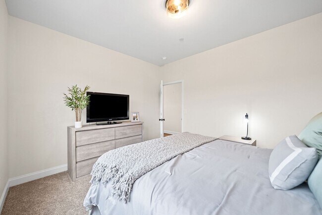 Building Photo - Gorgeous 3 Bedroom Pet Friendly Home For Rent in Pleasant View