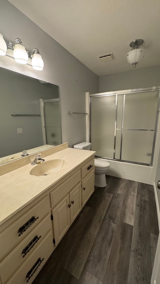 Upstairs Master Bath - 24 Melinda Ln