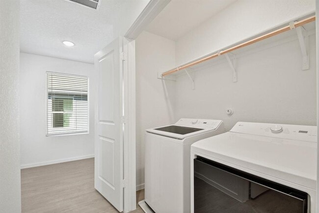 Building Photo - 2413 Legends Crk