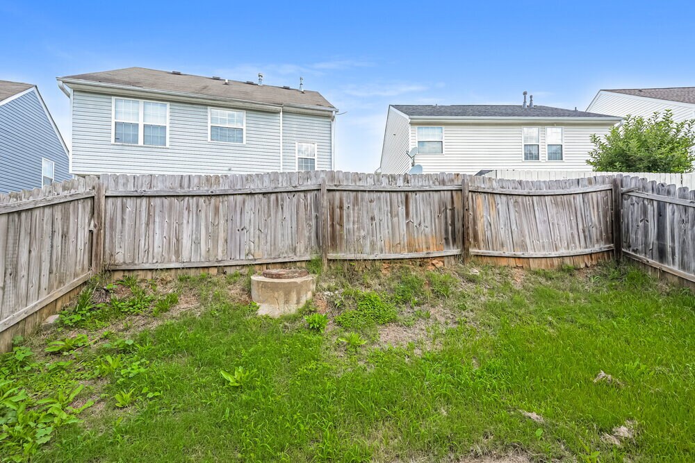 Building Photo - 444 Village Bluff Dr