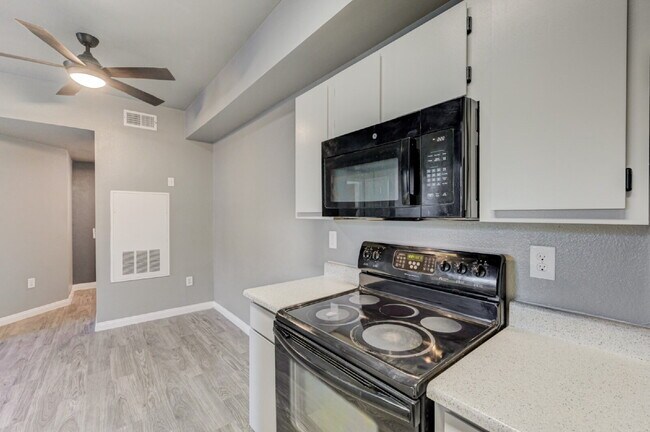Building Photo - Ground Floor 2BD/2BA Condo in Gated Henderson Community – Resort-Style Amenities!