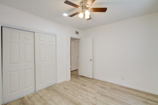 Building Photo - 2260 NE 67th St