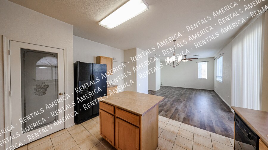 Building Photo - 1110 E Coppola St