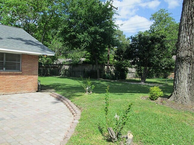 Building Photo - 10402 Chatterton Dr