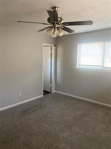 Building Photo - 939 E Red Bird Ln