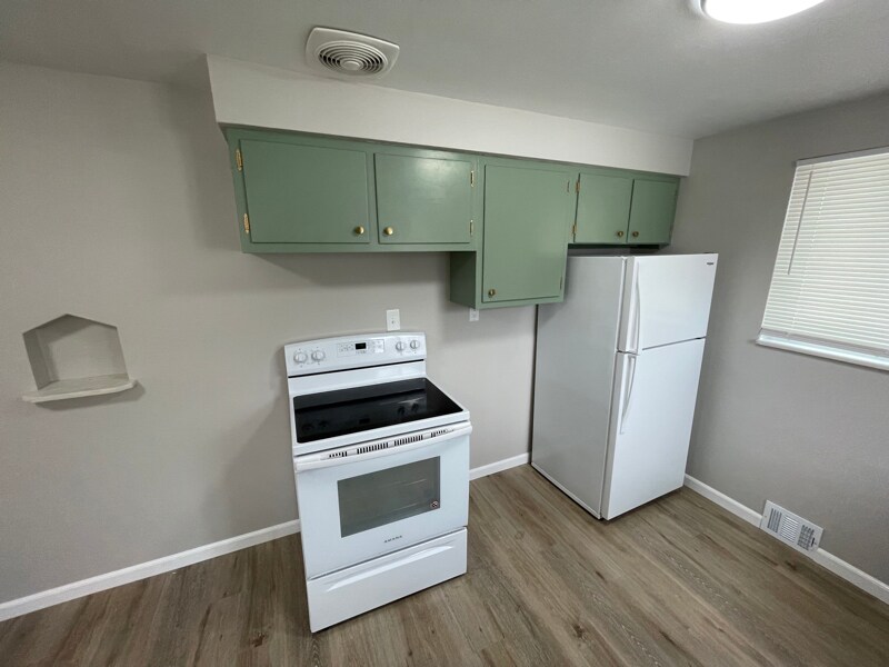 Building Photo - 3200 Overlook Dr