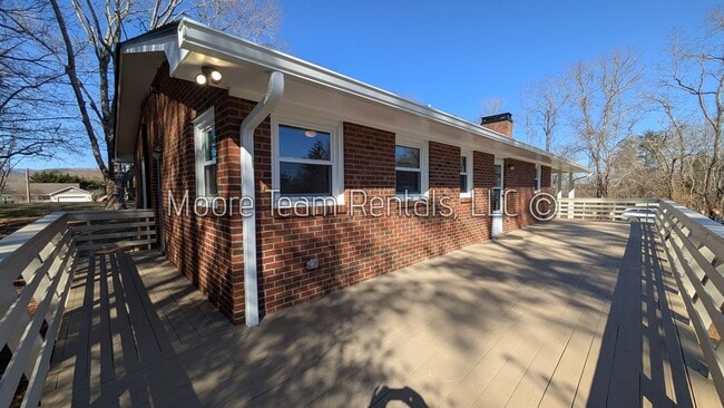 Building Photo - Spacious Updated Home on 1.6 Acres – Prime Location Near Arden, Fletcher & Mills River