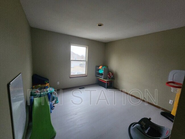 Building Photo - 931 E Wildcat Run St