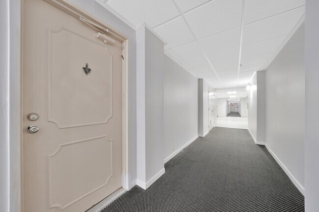 Building Photo - 3215 S Ocean Blvd