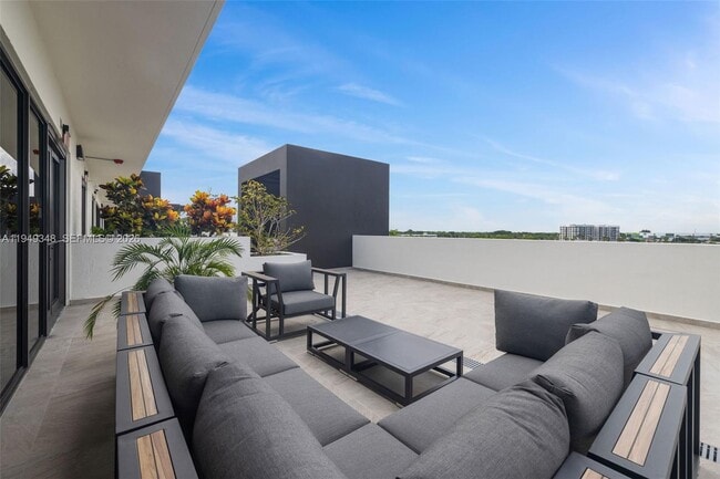 Building Photo - 18300 SW 98th Ave