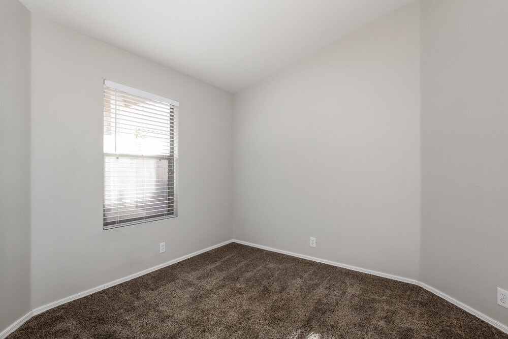 Building Photo - 3319 W Louise Dr