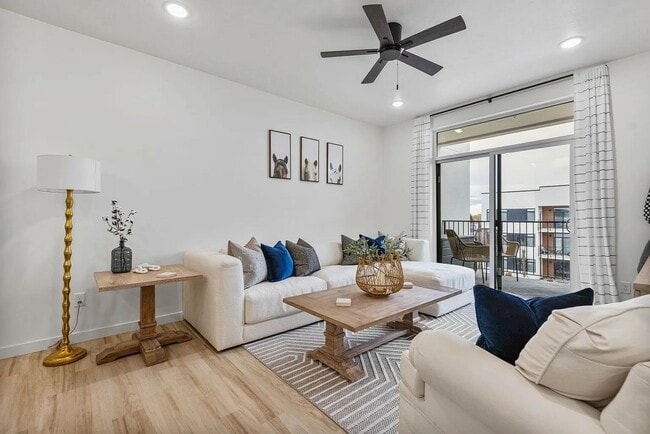 Building Photo - 3131 Fleur Dr