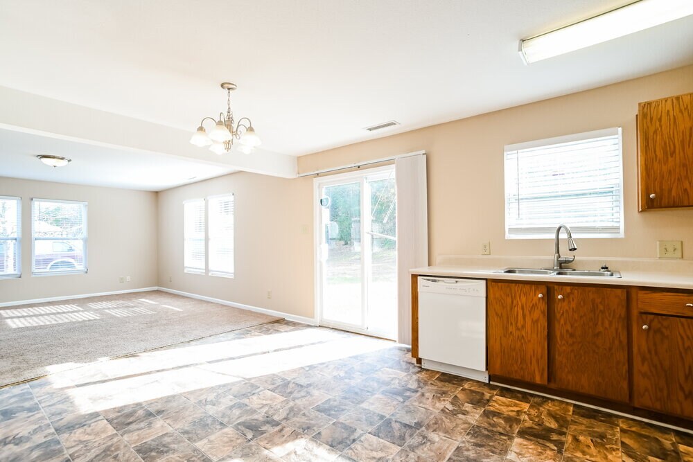 Building Photo - 14235 Hartwell Farm Dr