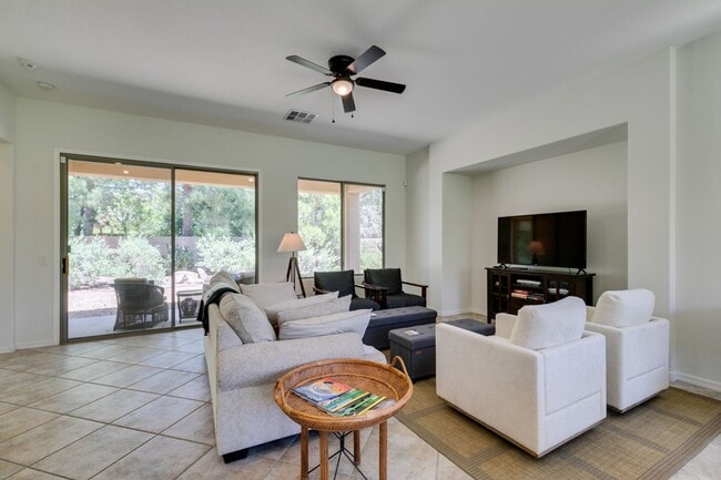 Building Photo - Elegant 3Bedroom/2.5Bath Furnished Home with Casita in Anthem Country Club
