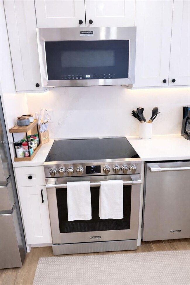 Building Photo - 1541 Brickell Ave