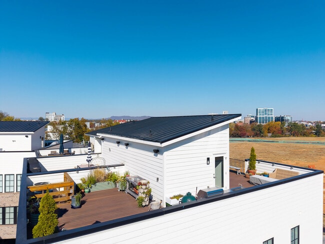 Building Photo - Bradshaw Commons