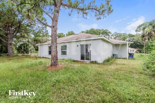 Building Photo - 3332 Rogue St