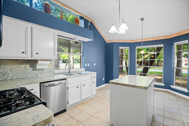 Building Photo - 22 S Rain Forest Ct