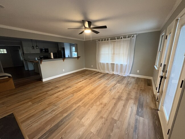 Building Photo - 901 James St